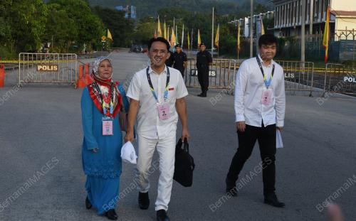 PENAMAAN CALON