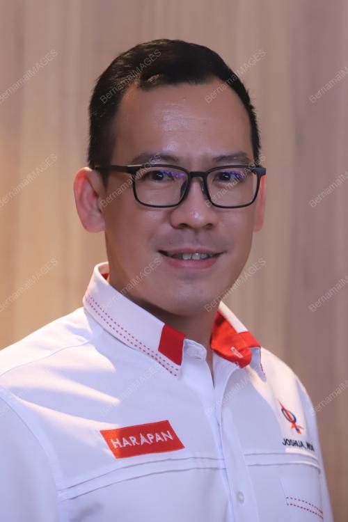 WOO SZE ZENG