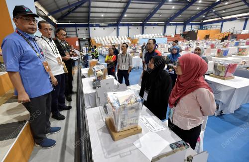 PEMERIKSAAN PERALATAN PUSAN MENGUNDI AWAL