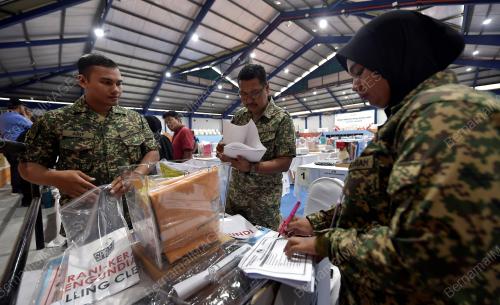 PEMERIKSAAN PERALATAN PUSAN MENGUNDI AWAL