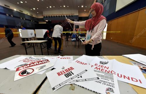 PERSIAPAN PUSAT MENGUNDI AWAL