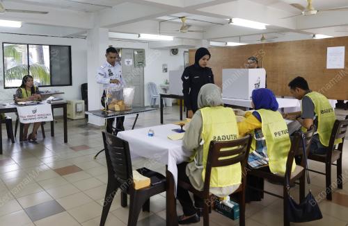 HARI MENGUNDI AWAL PRN-15