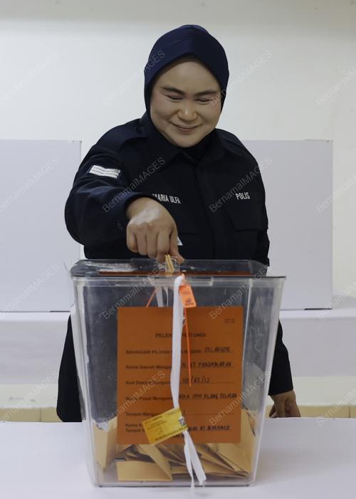 HARI MENGUNDI AWAL PRN-15