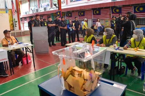DATUK SERI AYOB KHAN MYDIN PITCHAY