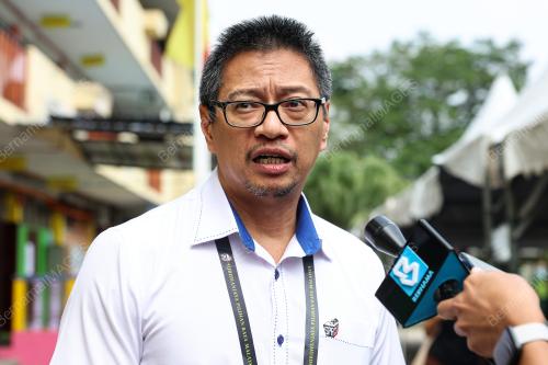 DR AZMI SHAROM