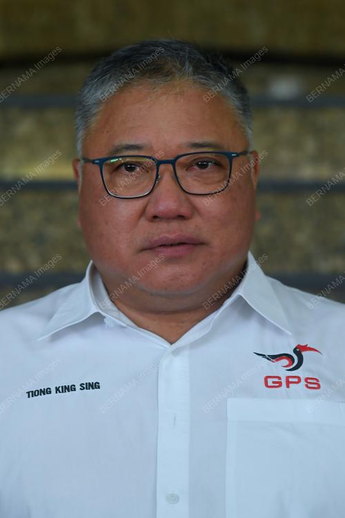 DATUK SERI TIONG KING SING
