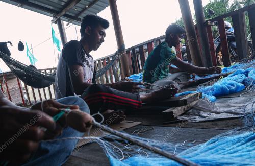RUTIN HARIAN PENDUDUK NELAYAN KUALA KEMAMAN