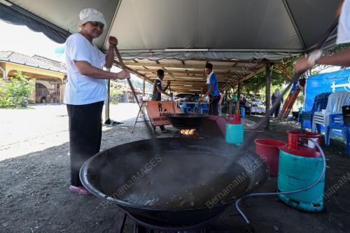 BUBUR ASYURA MENGERATKAN SILATURAHIM