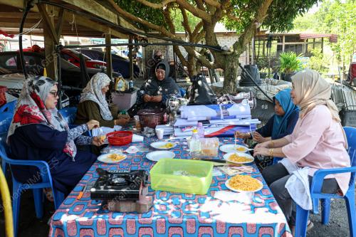 BUBUR ASYURA MENGERATKAN SILATURAHIM