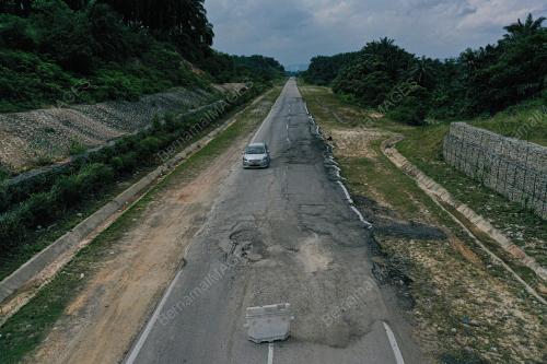 JALAN ROSAK TERUK RESAHKAN PENDUDUK
