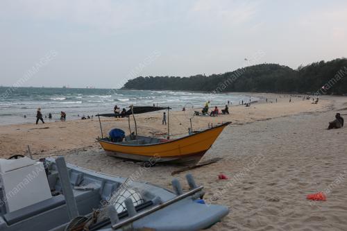 SUASANA KAMPUNG PANTAI TELOK KALONG