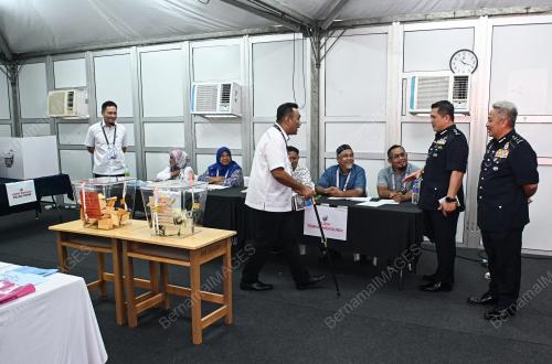 DATUK MAZLI MAZLAN