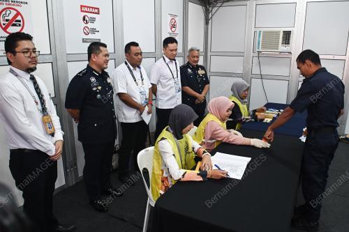 DATUK MAZLI MAZLAN