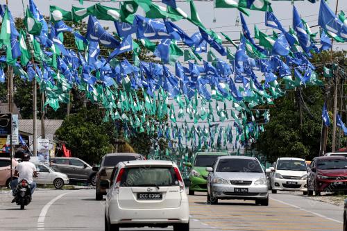 PERANG BENDERA PARTI