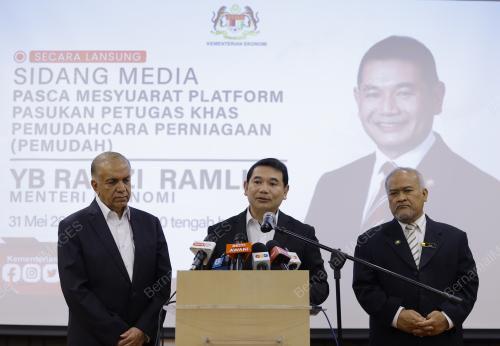 RAFIZI RAMLI
