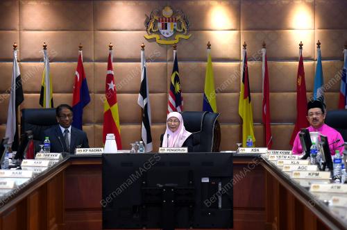 DATUK SERI DR WAN AZIZAH WAN ISMAIL