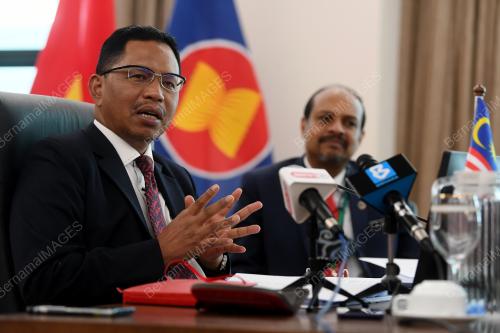 DATUK SERI IR DR ZAINI UJANG