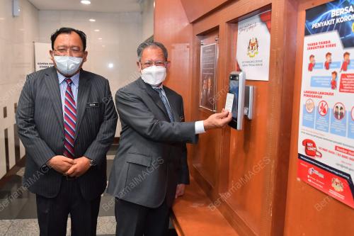 DATUK SERI MUSTAPA MOHAMED