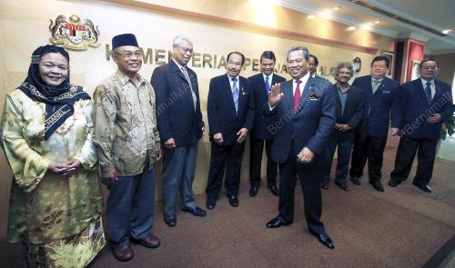 TAN SRI MUHYIDDIN YASSIN