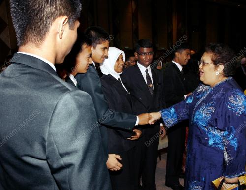 DEBAT PIALA PERDANA MENTERI