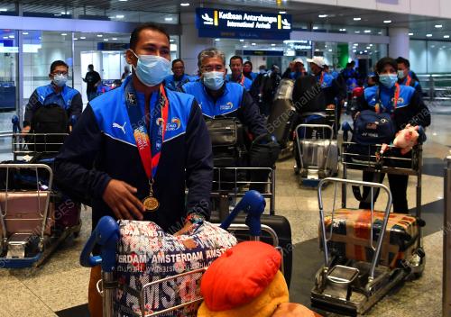 KETIBAAN KONTINJEN BOMBA DARI NETHERLAND