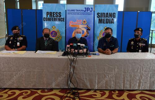 DATUK SERI IR DR WEE KA SIONG