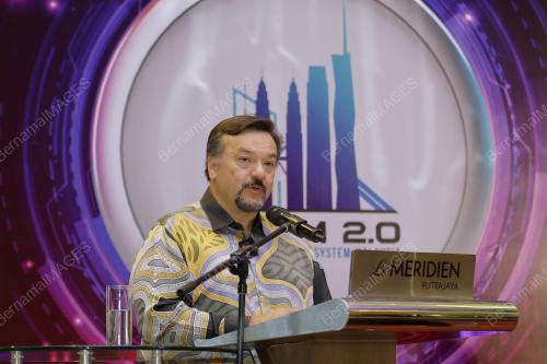 DATUK SERI AMIR HAMZAH AZIZAN