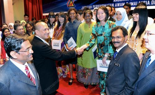 DATUK SERI NAZRI AZIZ