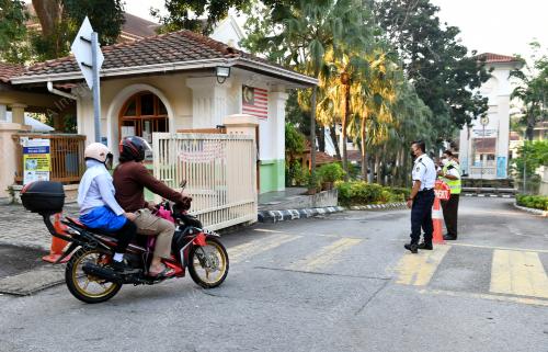 SESI PERSEKOLAHAN BERMULA
