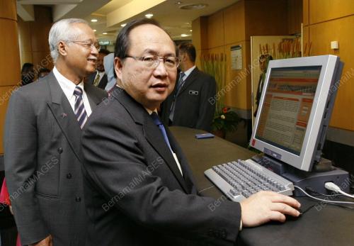 BENARD GILUK DOMPOK