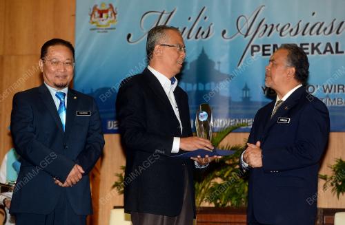 PTJ01_04112019_APRESIASI_BN201911016196