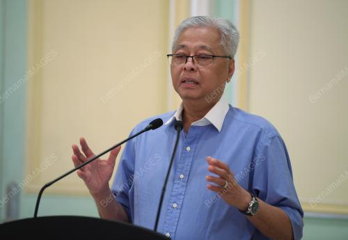 DATUK SERI ISMAIL SABRI YAAKOB