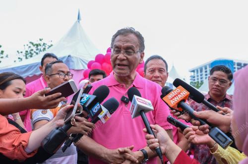 DATUK SERI DR DZULKEFLY AHMAD