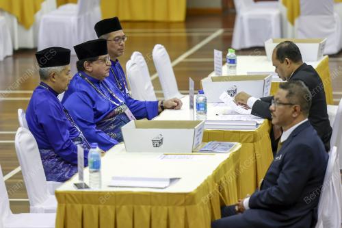 DATUK SERI TENGKU ADNAN TENGKU MANSOR