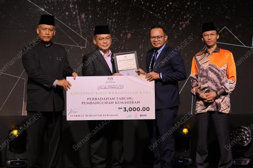 DATUK DR MOHD NA'IM MOKHTAR