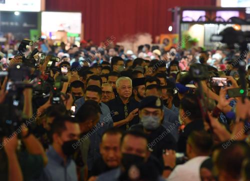 DATUK SERI ISMAIL SABRI YAAKOB