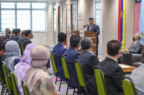DATUK SERI TUAN IBRAHIM TUAN MAN
