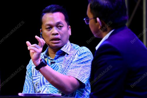 NIIK NAZMI NIK AHMAD