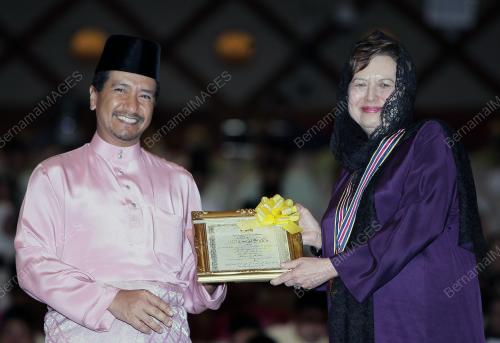 TAN SRI ZETI AKHTAR AZIZ
