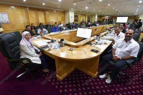 DATUK SERI DR WAN AZIZAH WAN ISMAIL
