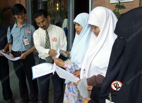 GERAKAN MANSUHKAN ISA