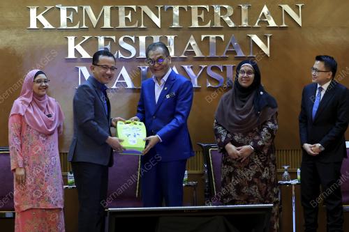 DATUK SERI DR DZULKEFLY AHMAD
