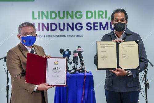 DATUK SERI DR ADHAM BABA & KHAIRY JAMALUDDIN