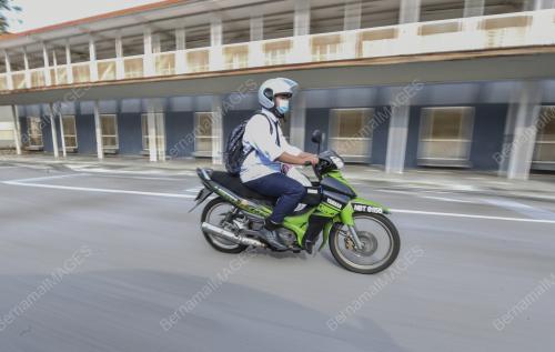 PELAJAR TINGKATAN 5