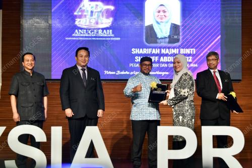 DATUK DR MOHD KHAIRUDDIN AMAN RAZALI