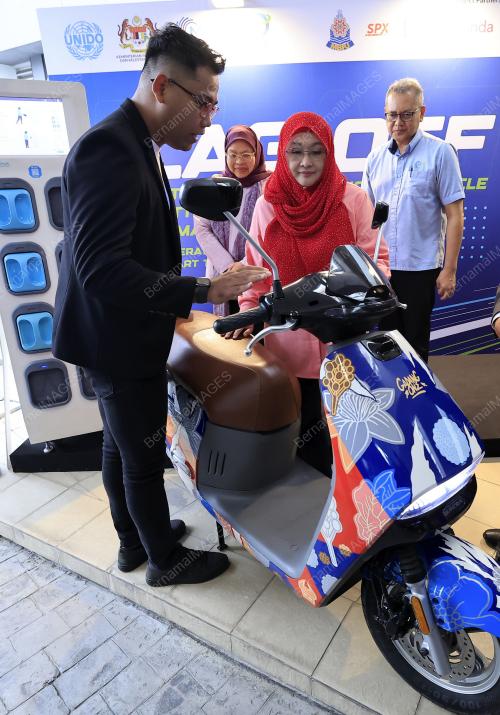 DATUK NOR YAHATI AWANG