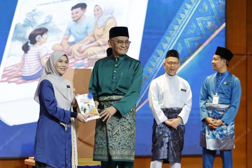 DATUK SERI DR DZULKEFLY AHMAD