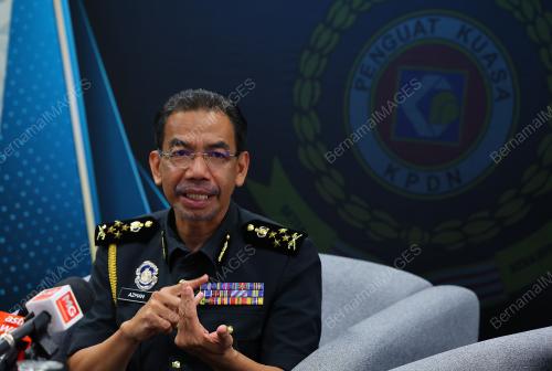 DATUK AZMAN ADAM