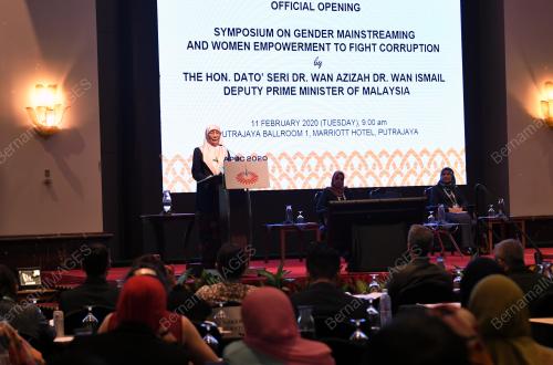 DATUK SERI DR WAN AZIZAH WAN ISMAIL
