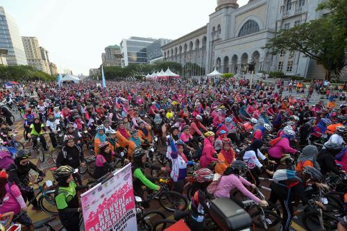 PTJ01_11032017_WANITA